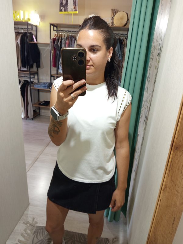 CAMISETA TACHUELAS