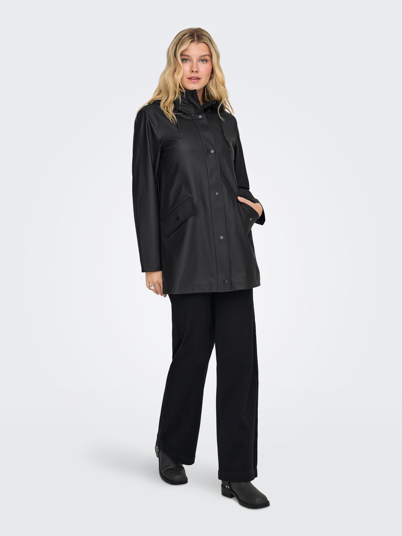 only-onlelisaraincoatotwnoos-negra (1)